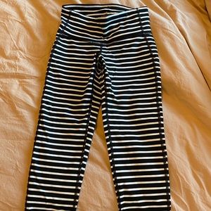 Athleta women’s cropped leggings